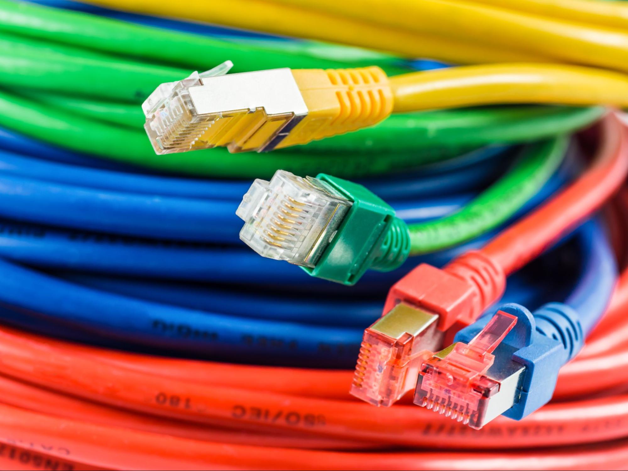 Путаница с коннекторами RJ45: виды, отличия